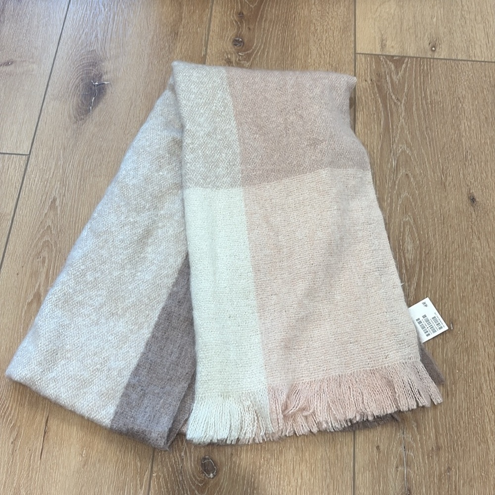 H&M Fuzzy Scarf